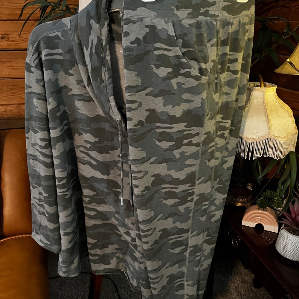 Belle by Kim Gravel 2 pc.Camo Jog Set..3x top & 2x pant.Army green camo.